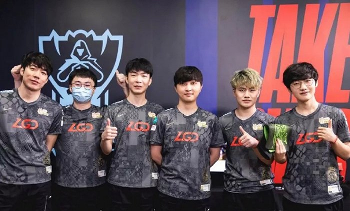 双线报道 双线报道